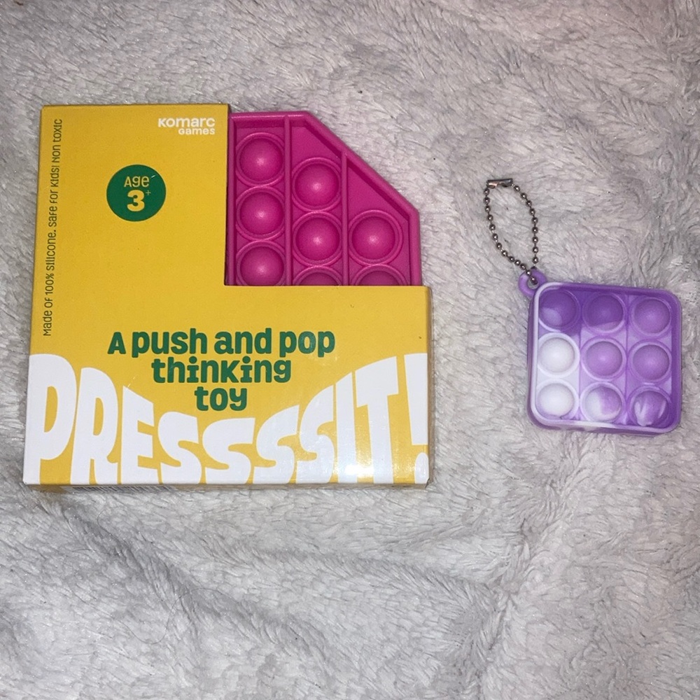 2 Pop it's, Komarc Games Pressssit! Push & Pop & Mini Pop it Keychain - NWT